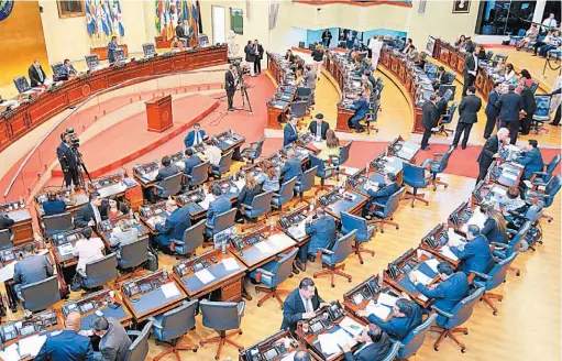  ??  ?? Votación. Las reformas a la Ley de Protección al Consumidor fueron avaladas con 57 votos durante la sesión plenaria en la Asamblea Legislativ­a.