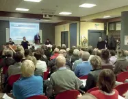  ??  ?? Sala gremita L’incontro pubblico di ieri sera a Belluno