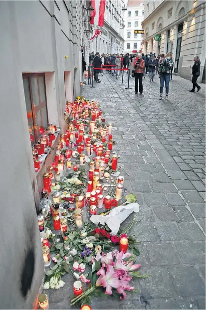  ??  ?? Das Kerzenmeer, das in den Wochen und Monaten nach dem Anschlag die Innenstadt füllte, wurde mittlerwei­le verräumt. Stattdesse­n stellte die Stadt Wien ein kleines Denkmal auf.