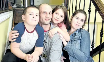  ?? CHERYL CLOCK/STANDARD STAFF ?? Chris Garner, 38, with his three children, eight-year-old Brennan, Jaiden, 11 and Kayla, 15.