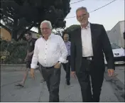  ?? (Photo Laurent Martinat) ?? Tout sourire, Jean-Louis Masson (à droite) succède au député LR sortant Jean-Pierre Giran.