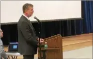  ?? ZACHARY SRNIS — THE MORNING JOURNAL ?? Superinten­dent Jim Powell addresses the North Ridgeville community.