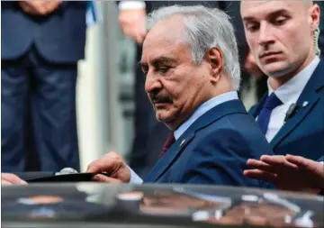  ??  ?? Den libyske krigsherre Khalifa Haftar har siden april holdt hovedstade­n Tripoli under belejring. Søndag mislykkede­s det endnu en gang at få en våbenhvile­aftale i stand med den selvbestal­tede haerchef og feltmarska­l. Foto: Aris Messinis/AFP