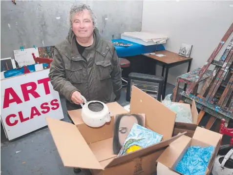  ?? Picture: ALISON WYND ?? IT’S TIME: Robert Drummond packs up the Geelong Fine Arts School after 30 years of teaching.