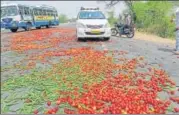  ?? PTI PHOTO ?? Vegetables lie scattered on a road as the farmers’ protest entered its third day, in Hisar, Haryana, on Sunday.