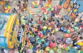  ?? AP FILE ?? People stand in queues to fill vessels with drinking water in Chennai, which suffered from an acute water shortage caused by drying lakes and depleted groundwate­r, on June 19, 2019.