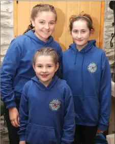  ??  ?? Ellen and Karen Gray with Rachel Neilon at the Scottish night in Drumshallo­n Forge.