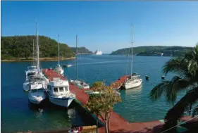  ??  ?? Retour dans les Caraïbes, à St-Domingue, après plusieurs mois de navigation­s aux USA et 1 000 heures de navigation !