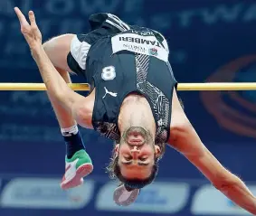  ?? (Getty Images) ?? In volo Gianmarco Tamberi, 28 anni, in azione a Torun, in Polonia, dove domenica difenderà l’oro di Glasgow 2019 agli Europei indoor da primatista stagionale