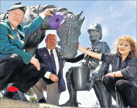  ?? Picture: IVOR MARKMAN ?? FABULOUS CONCEPT: A purple poppy is placed on the famous Horse Memorial to honour animals who died while protecting or helping people. Marking the occasion are, from left, the SA Legion’s Brian Klopper, retired Captain Terry Pattison, of the legion’s...