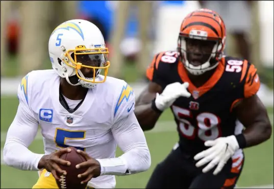  ?? Emilee Chinn The Associated Press ?? Chargers QB Tyrod Taylor returns after missing six games after his lung was punctured when he received a painkillin­g injection.