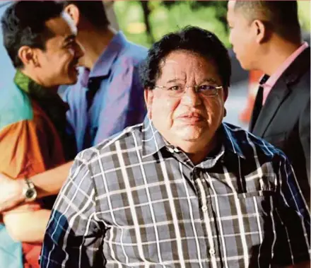  ?? PIX BY MOHAMAD SHAHRIL BADRI SAALI ?? Former Federal Territorie­s minister Datuk Seri Tengku Adnan Tengku Mansor at the High Court in Kuala Lumpur yesterday.