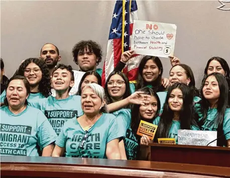  ?? Dan Haar/Hearst Connecticu­t Media ?? Supporters of expanding HUSKY health care coverage for immigrants regardless of status from age 15 to 18 rally at the State Capitol Wednesday.