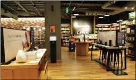  ?? JHAAN ELKER/THE WASHINGTON POST ?? Amazon wants its new brick-and-mortar store in Georgetown to be an extension of its website.