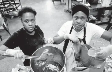  ?? KIRK MCKOY/LOS ANGELES TIMES ?? LaShone Middleton, left and twin sister, RaeShawn, created R&L Crab after they both lost their jobs in the pandemic. They grew up in Maryland and noticed that no one delivered the popular steamed crabs.