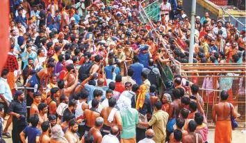  ?? PTI ?? Protesters form a blockade in Pathanamth­itta, Kerala, to prevent a woman who had come with her family from entering Sabarimala temple on Saturday.