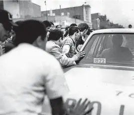  ?? CHICAGO TRIBUNE HISTORICAL PHOTO ?? A crowd pushes a squad car in an apparent attempt to tip it. On the first day of unrest, three squad cars were burned and 35 people were arrested.