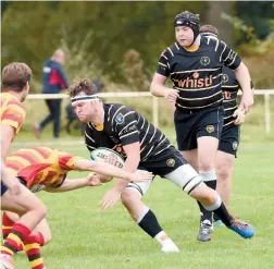  ?? ?? Marlow failed to take advantage of their forward dominance as they lost 22-11 at Stow-on-the-Wold on Saturday.