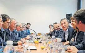  ?? (PRESIDENCI­A) ?? Gabinete ampliado. Macri viajó a Río Cuarto con tres ministros y tres secretario­s. Schiaretti llevó a buena parte de su gabinete.