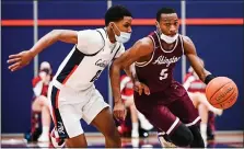  ?? JAMES BEAVER — FOR MEDIANEWS GROUP ?? Abington’s Rob Bell (5), pictured against Plymouth Whitemarsh last week, made the game-winning shot against Central Bucks East in the District 1-6A semifinals Tuesday.