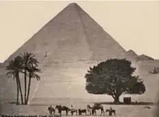  ??  ?? Die Fotografie von Wilhelm Hammerschm­idt „Gizeh, Pyramide der Cheops“(vor ) ist auch in der Ausstellun­g zu sehen. Foto: Archiv FSU Jena