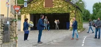  ?? Foto: Peter Urban ?? Verabschie­dung von Erhard Michel (zweiter von links, links daneben seine Frau Edeltraut), Bürgermeis­ter der Gemeinde Ehingen bis zum 30. April.
