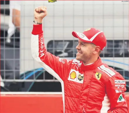  ??  ?? DERECHO. Sebastian Vettel podría ampliar hoy su ventaja en el campeonato, aprovechan­do que saldrá desde el primer puesto y Lewis Hamilton lo hará desde el sitio 14 de la parrilla.