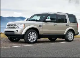  ??  ?? On remarque sur cette photo le marquage Land Rover sur le capot de ce génération 4, qui devient Discovery suite à un léger restylage en 2014.