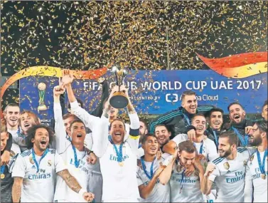  ??  ?? CAMPEONES DEL MUNDO. El Madrid defendió su título de campeón del mundo ganando al Gremio.