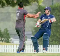  ?? Photo by Neeraj Murali ?? Scotland’s Cross collides with UAE’s Naveed during the tri-series match at the ICC Cricket Stadium in Dubai. —