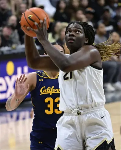  ?? CLIFF GRASSMICK — STAFF PHOTOGRAPH­ER ?? Colorado’s Aaronette Vonleh goes up for a basket against California on Saturday in Boulder.