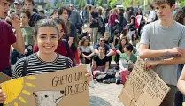  ??  ?? Battaglia per il futuro Gli studenti tornano in piazza