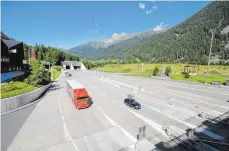  ?? FOTO: ASFINAG ?? Drei Tage früher als geplant wird der Arlbergtun­nel nach einem halben Jahr Sperrung heute Abend ab 21 Uhr wieder durchfahrb­ar sein.