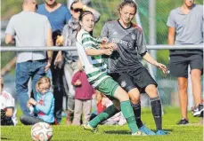  ?? FOTO: VOLKER STROHMAIER ?? Der SV Alberweile­r (hier Milena Kohlmeyer) spielt am Samstag gegen Hoffenheim und am Montag gegen Bayern München.