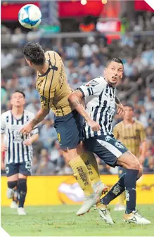  ??  ?? Así se luchó en el estadio de los Rayados, donde los auriazules no estuvieron nada cómodos.