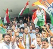  ?? KASHIF MASOOD/HT ?? Congress workers celebrate the party’s victory in Nanjangud and Gundlupet byelection­s in Bengaluru on Thursday.