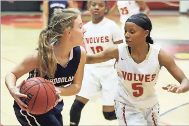  ?? / Jeremy Stewart ?? Rome High’s Renauzay Jackson (right) guards Woodland’s Ansley Evans during a Region 7-5A game Friday at Rome High School. The Lady Wolves won 60-18 to improve to 4-0 on the season.