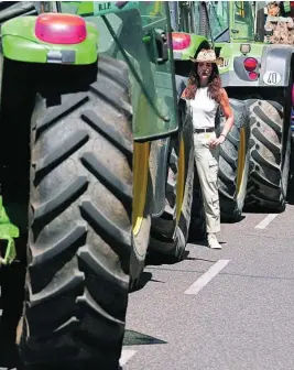  ?? AP ?? Manifestac­ión de agricultor­es en Madrid, ayer, a las puertas del ministerio