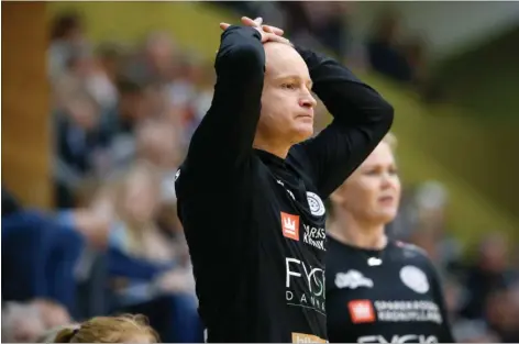  ??  ?? Cheftraene­r Niels Agesen og Randers HK overvintre­r på ligaens syvendepla­ds. Foto: Ole Nielsen