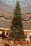  ?? Staff photos by Jim Williamson ?? left
A two-story Christmas tree decorates the lobby of the Farmers Bank & Trust building in Hope, Ark., The bank sold the building Wednesday to Hempstead County. The building will be converted into a county courthouse.