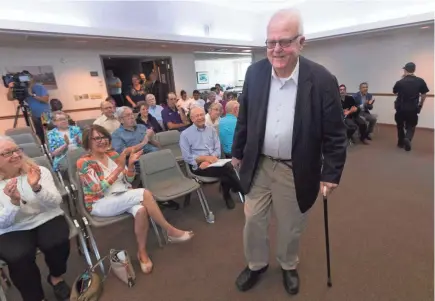  ?? PHOTOS BY MARK HOFFMAN/MILWAUKEE JOURNAL SENTINEL ?? U.S. Rep. Jim Sensenbren­ner (R-Wis.) draws applause from some constituen­ts as he kicks off a town hall
listening session in the Town of Brookfield Saturday.