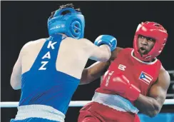  ?? Suministra­da / víctor straffon / copur ?? Alvin Canales elude un golpe del kazajo Aibek Oralbay, quien es el campeón mundial juvenil en los 91 kilogramos.