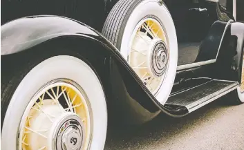  ??  ?? Side-mount spare tires on the 1931 McLaughlin-Buick Model 64 sport roadster.