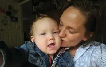  ?? NIKKI KAHN/THE WASHINGTON POST ?? Katy Chatel with her son, Jessey, argues that single motherhood is no longer an unusual choice.