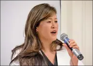  ??  ?? 杭廷頓紀念醫院乳房外­科醫師沈保齡建議可做­3D乳房X光做防癌篩­檢。（記者吳珮甄／攝影）