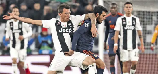  ?? Foto: Archiv ?? Großes Ringen: Fördert die Reform nur die Großen oder auch die Kleineren? Im Bild: Juventus gegen Valencia.