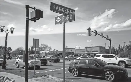  ?? PHOTOS BY DAVID RODRIGUEZ MUNOZ/DETROIT FREE PRESS ?? Dozens of cars drive through Ford Road in Canton on Tuesday. The Michigan Department of Transporta­tion plans to spend $65 million to rebuild 2.5 miles of Ford Road.