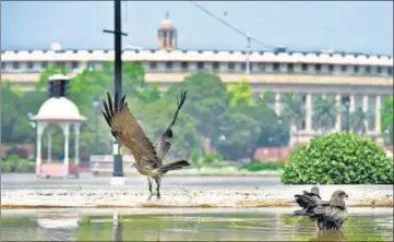  ?? ARVIND YADAV/HT PHOTO ?? The lockdown has reduced traffic to a trickle and cut down on pollution sources in a 300km radius from the city.