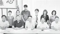  ?? ?? SERU SOKONGAN: (Duduk, dari dua kanan) Lau, Chieng, Ting dan yang lain pada sidang media di Sibu, semalam.