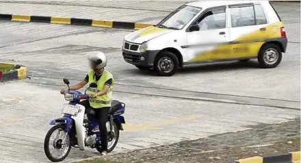  ?? (Foto hiasan) ?? Syor penambahba­ikan kepada kurikulum latihan memandu dari semasa ke semasa supaya kekal relevan dengan cabaran baharu dalam soal keselamata­n jalan raya di Malaysia.
